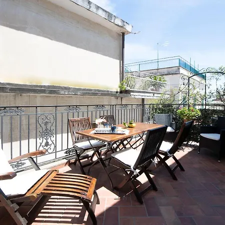 Old Square & , 73 Steps From The Street Pensjonat 4*