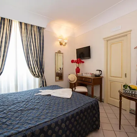 Old Square & , 73 Steps From The Street Pensjonat