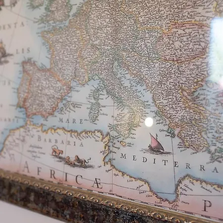 Old Square & , 73 Steps From The Street Pensjonat