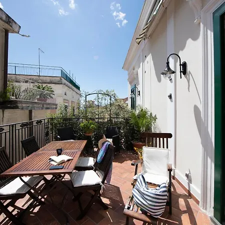 Old Square & , 73 Steps From The Street 4*