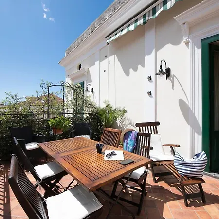 Old Square & , 73 Steps From The Street Pensjonat