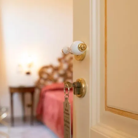 Old Square & , 73 Steps From The Street 4*