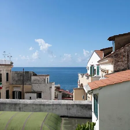 Old Square & , 73 Steps From The Street 4*